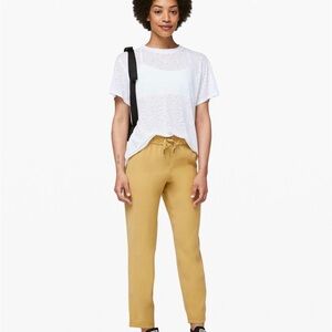 Lululemon On the Fly Size 4 7/8 Gold Mustard Ankle Pants Elastic Waist Pocket